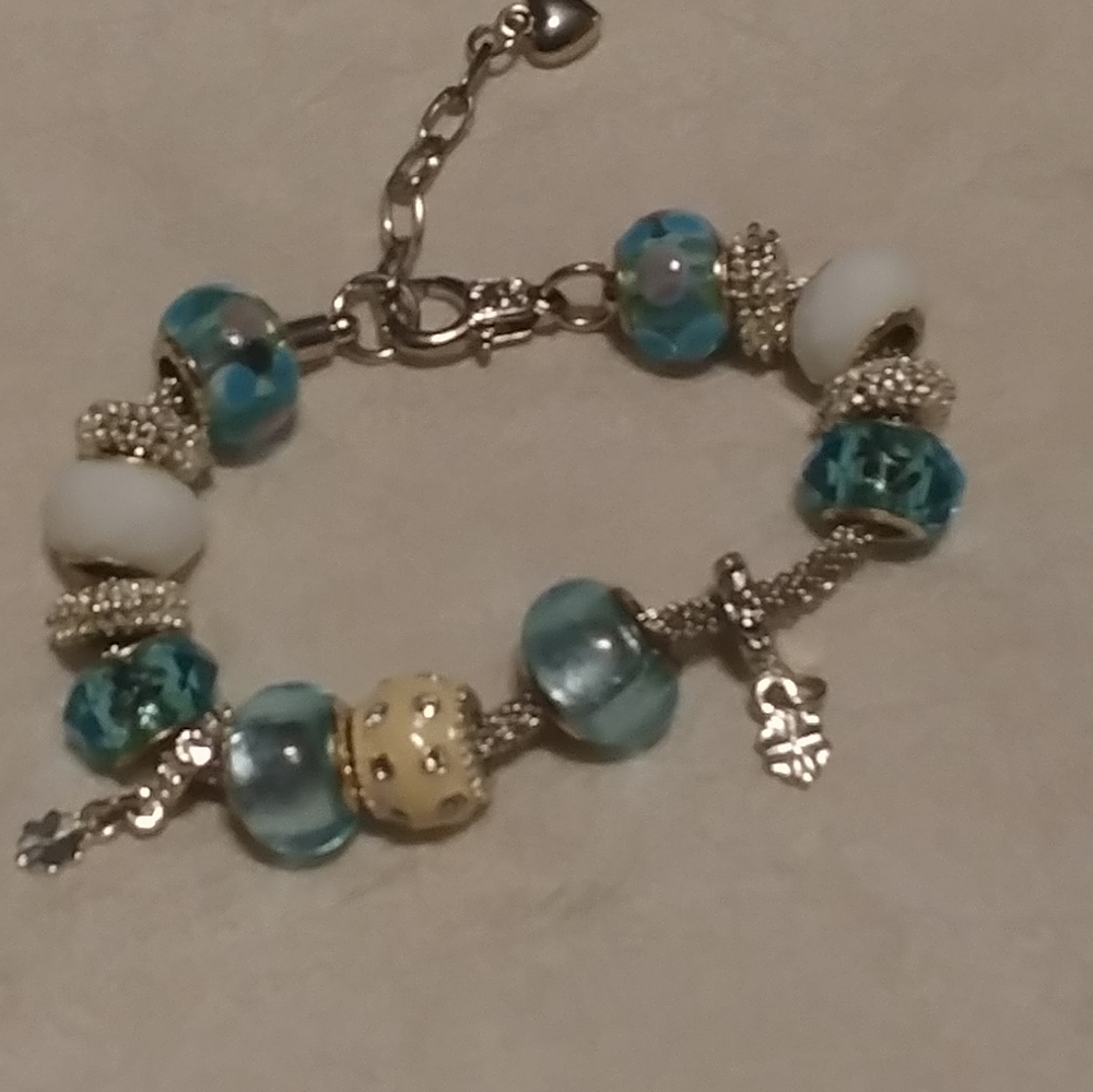 🌺2/$25 or 5/$50 Charm Bracelet